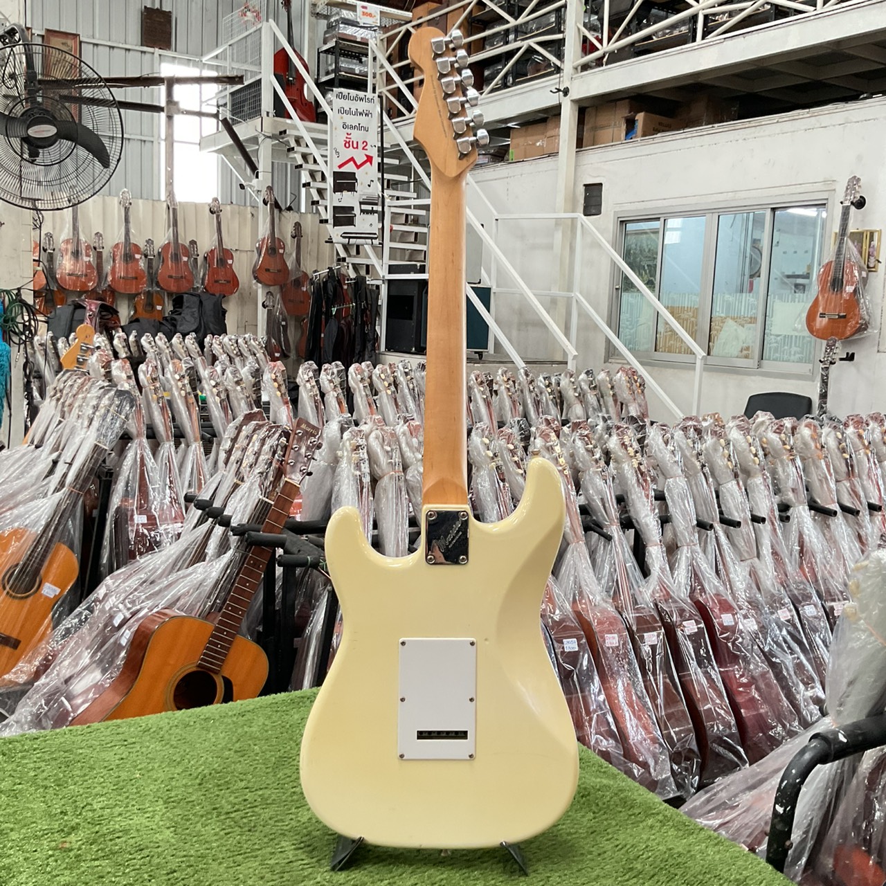 กีต้าร์ไฟฟ้า Mavis