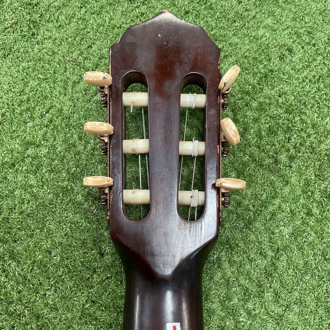 กีต้าร์คลาสสิค Metoro Gat : No.65.65