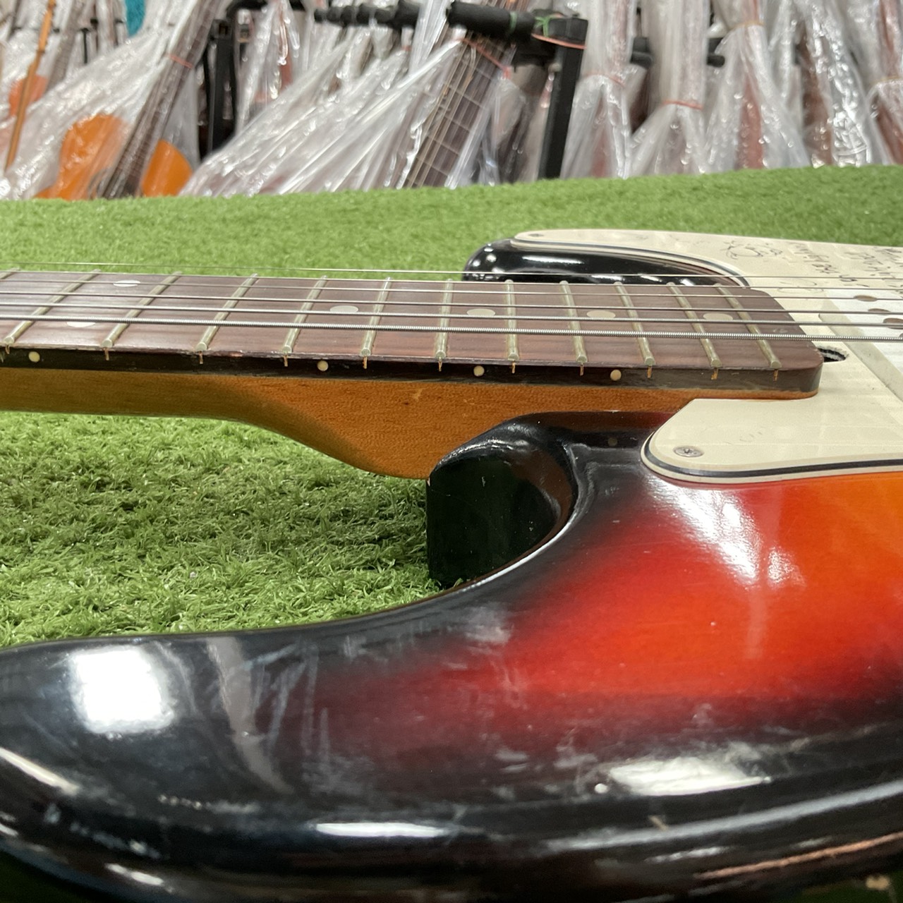 กีต้าร์ไฟฟ้า HOLLY : SPLENDOR