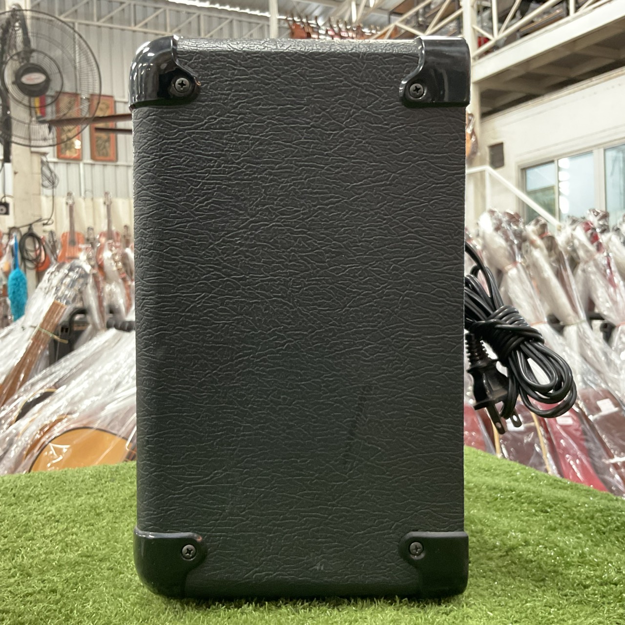 แอมป์กีต้าร์ MODEL Lvg10