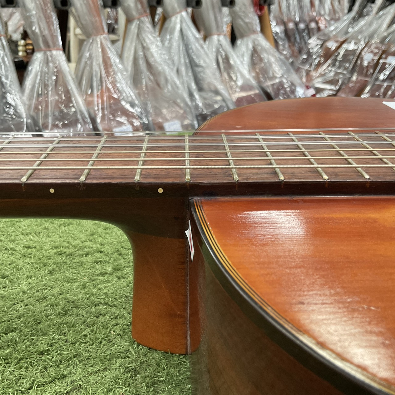 กีต้าร์คลาสสิค ZEN-ON GUT : No.70