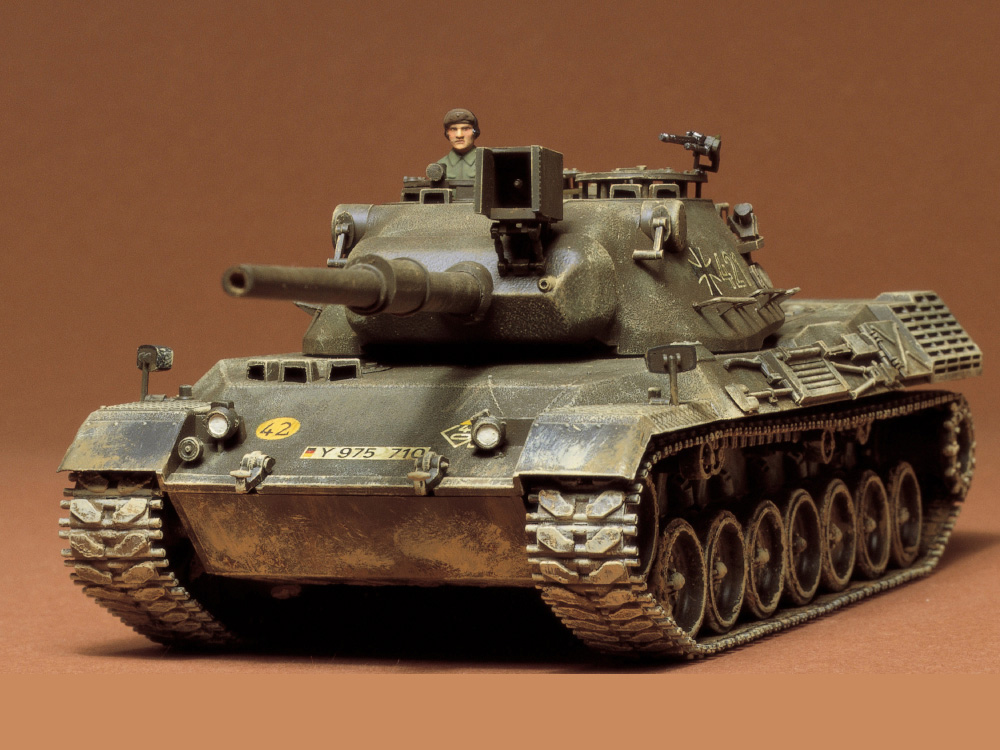 โมเดลรถถังทามิย่า ขนาด 1/35 Tamiya TA35064 German Leopard Med Tank Kit