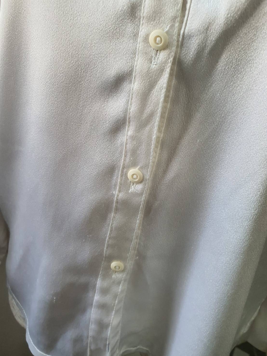 FF06303 เสื้อผ้ามือสอง สีขาว ประดับด้วยลูกไม้ อก 38 นิ้ว