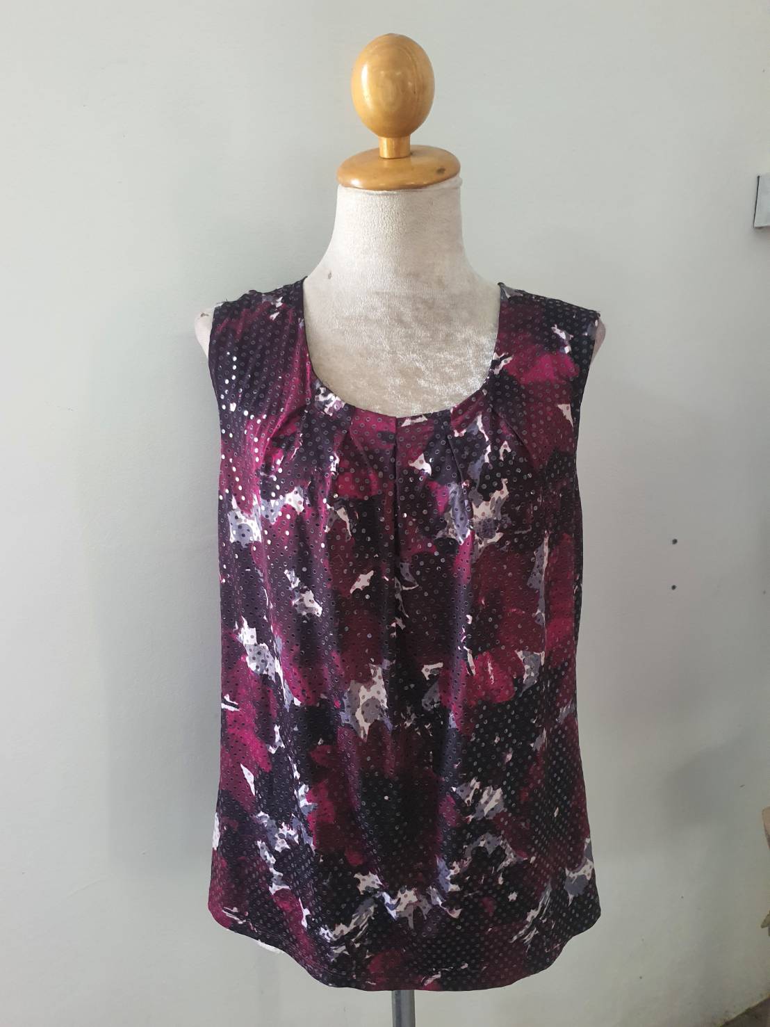 FF06441 เสื้อผ้ามือสอง สีแดงดำ LAURA ASHLEY อก 38-42 นิ้ว