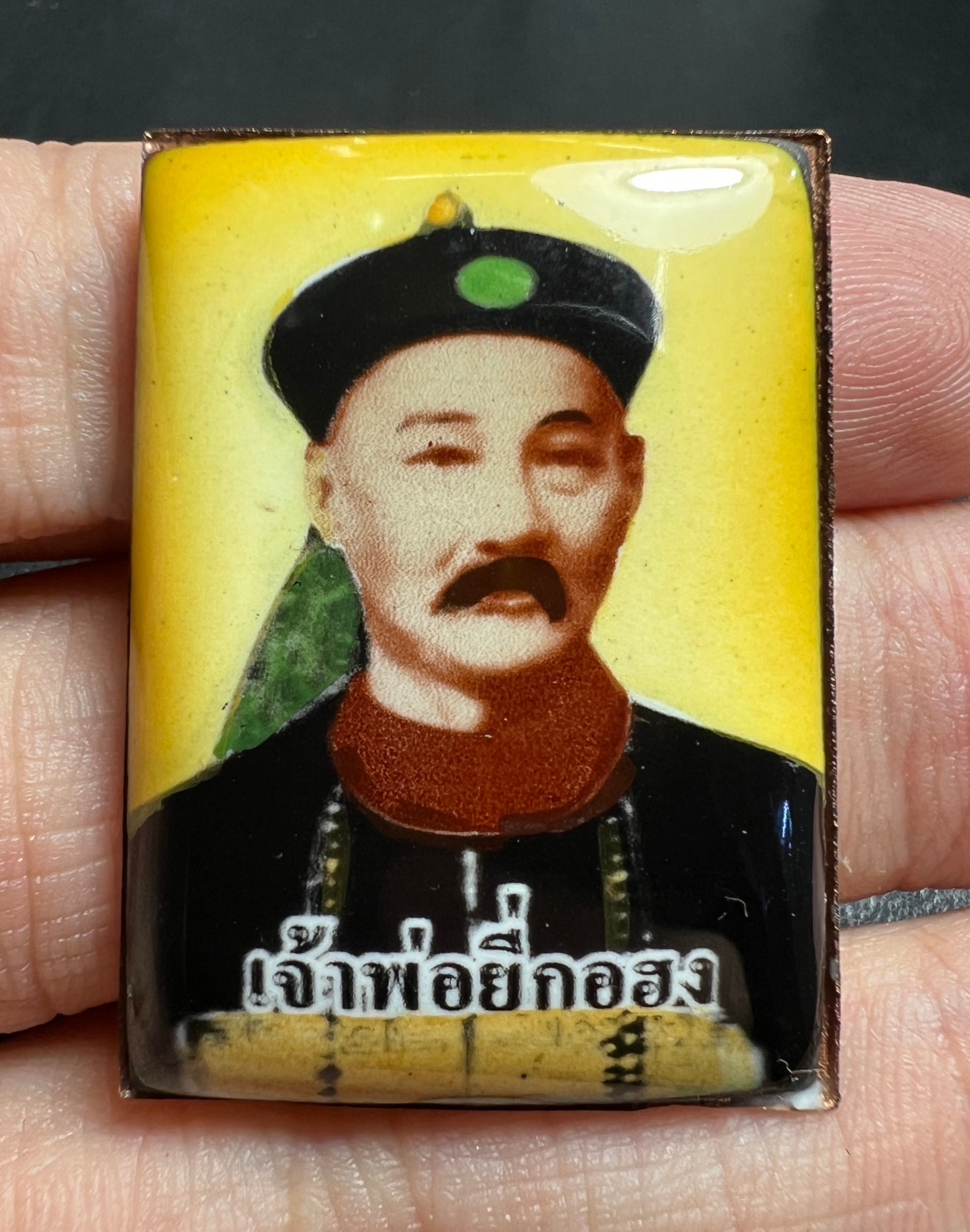 ล็อกเก็ตยี่กอฮง (ฉากสี่เหลี่ยม-เหลือง) ครูบากฤษณะ 2561 Yi Ko Hong Locket (Square-Yellow) Kruba Krissana B.E.2561 SKU-01909