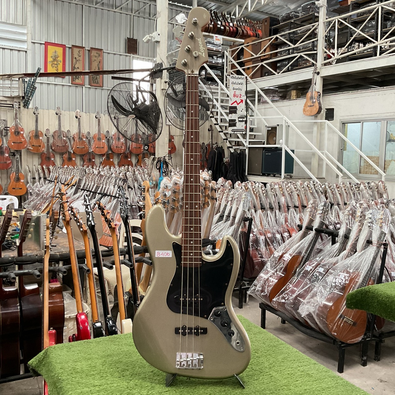 กีต้าร์เบส Legend