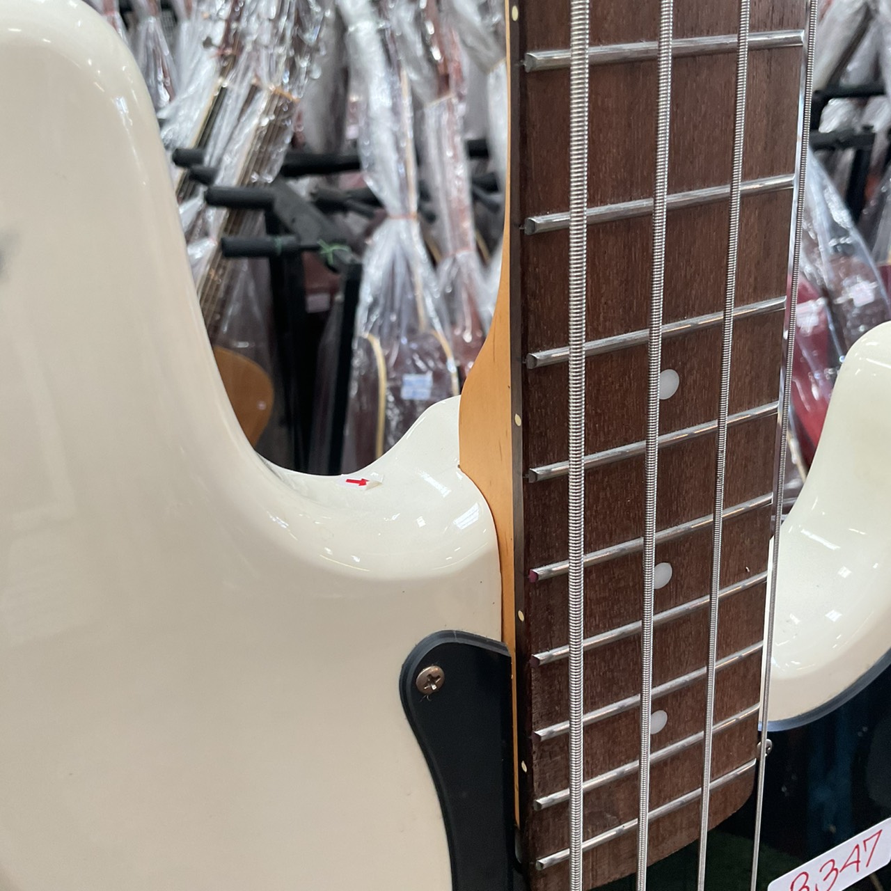 กีต้าร์เบส BUSKER'S