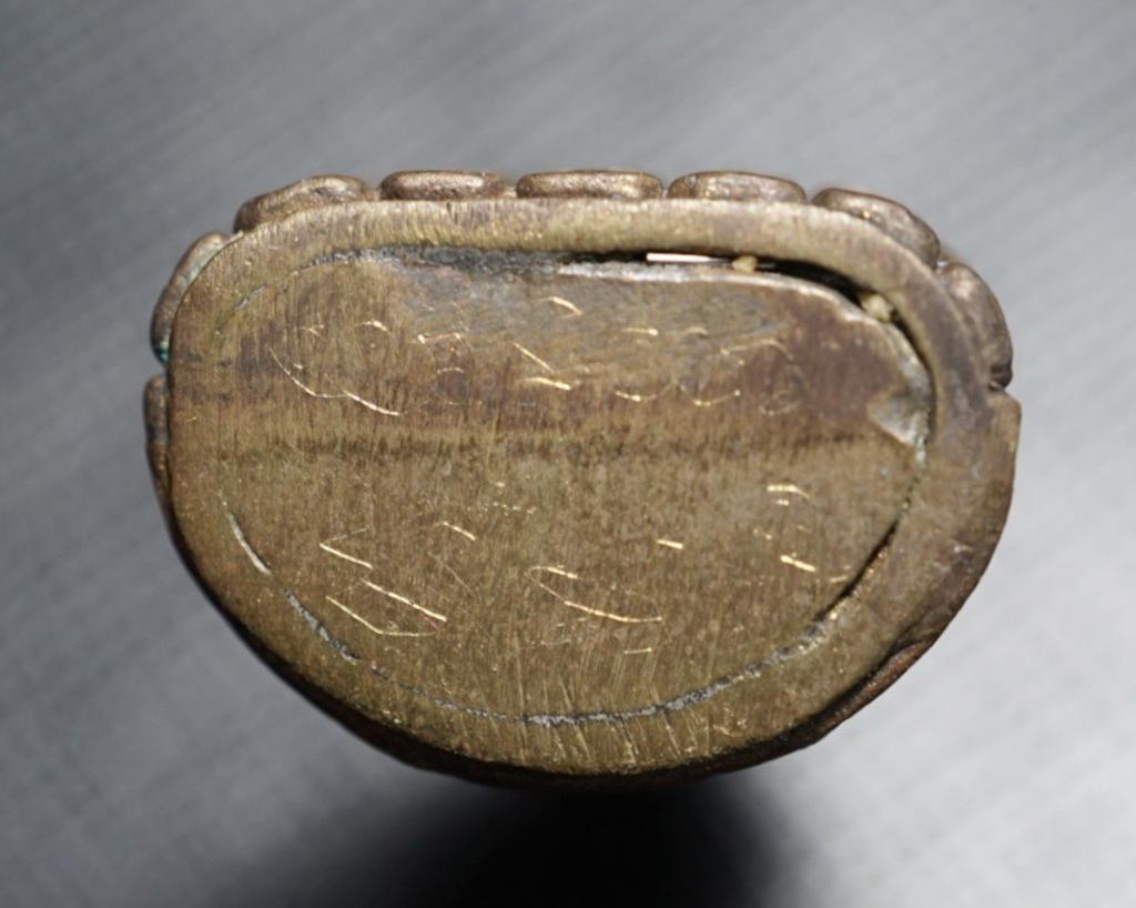 พระกริ่งชินบัญชร (เนื้อโลหะผสมรมดำ) Phra Kring Chinnabanchorn (Black alloy material). SKU-03261