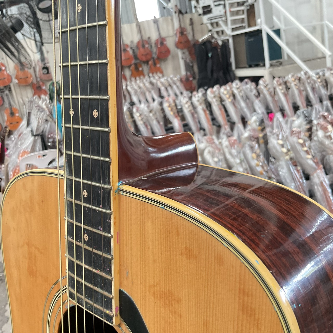 กีต้าร์โปร่งไฟฟ้า YAMAHA : FG-301