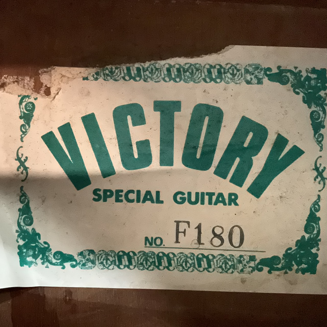 กีต้าร์โปร่ง VICTOR : F180