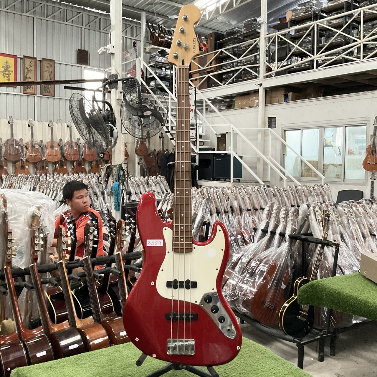 กีต้าร์เบส BUSKER'S