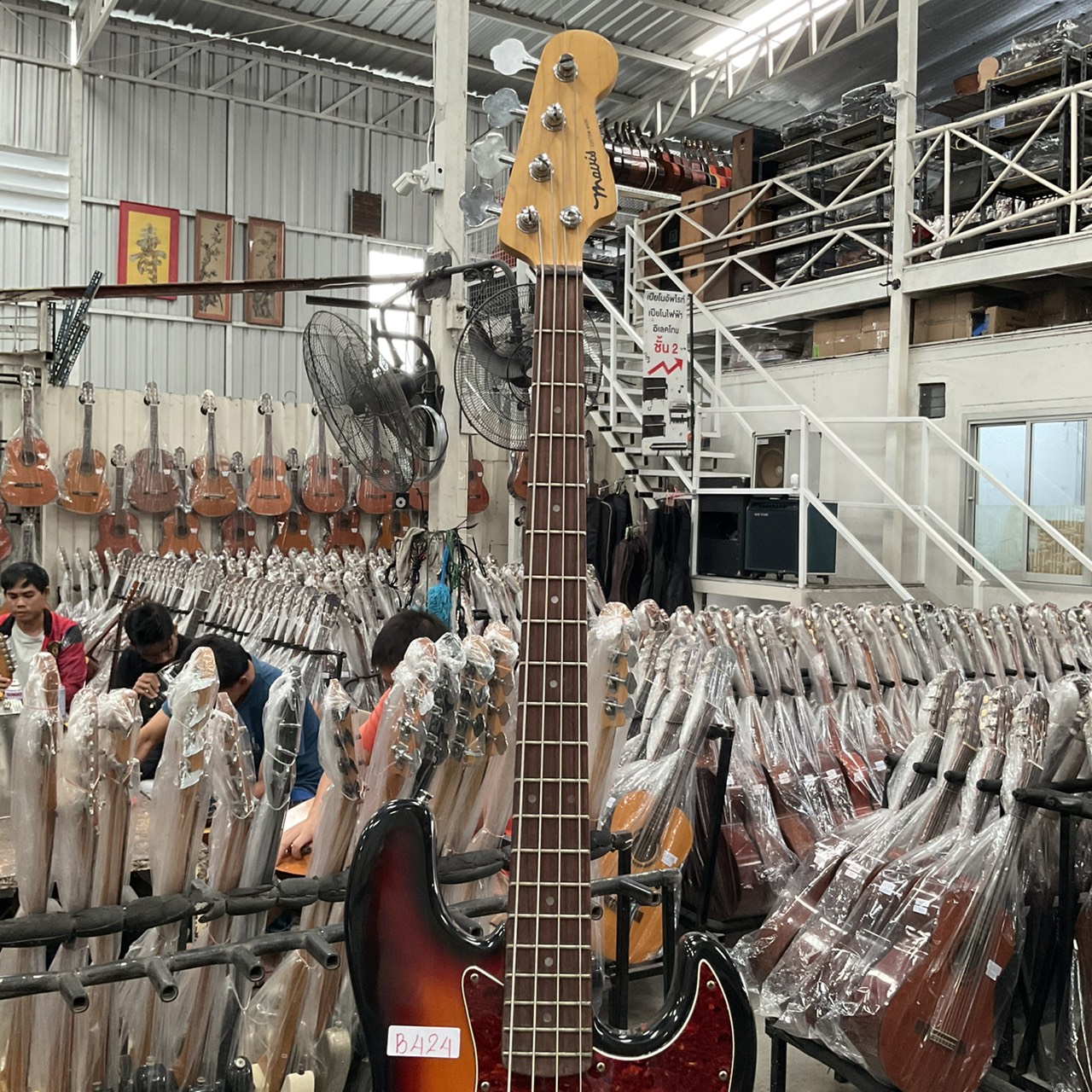 กีต้าร์เบส Mavis