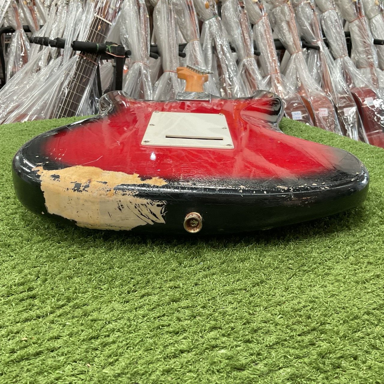 กีต้าร์ไฟฟ้า Mavis