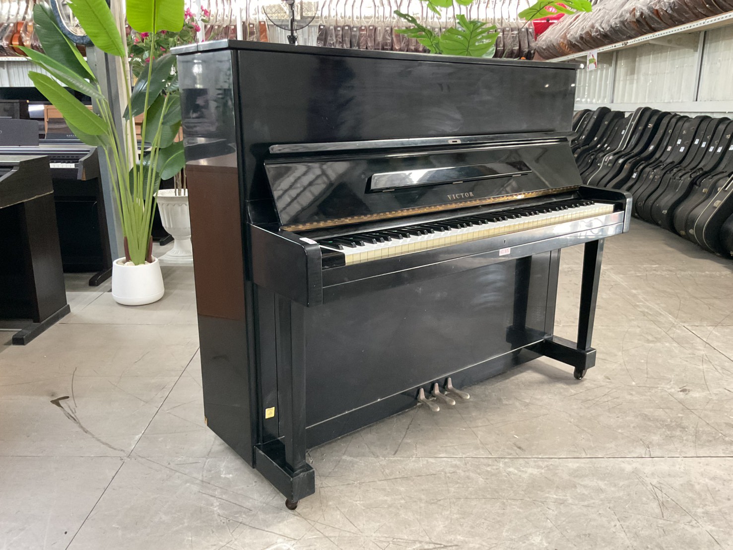เปียโนอัพไลท์ VICTOR : V-31