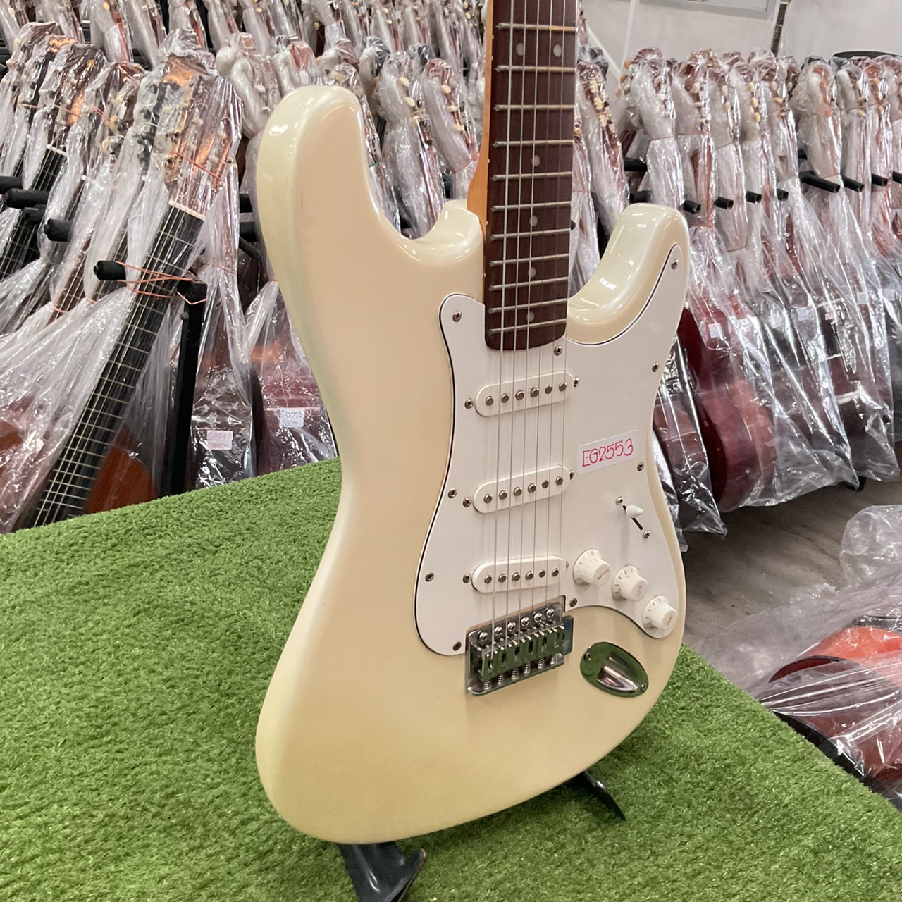 กีต้าร์ไฟฟ้า Mavis