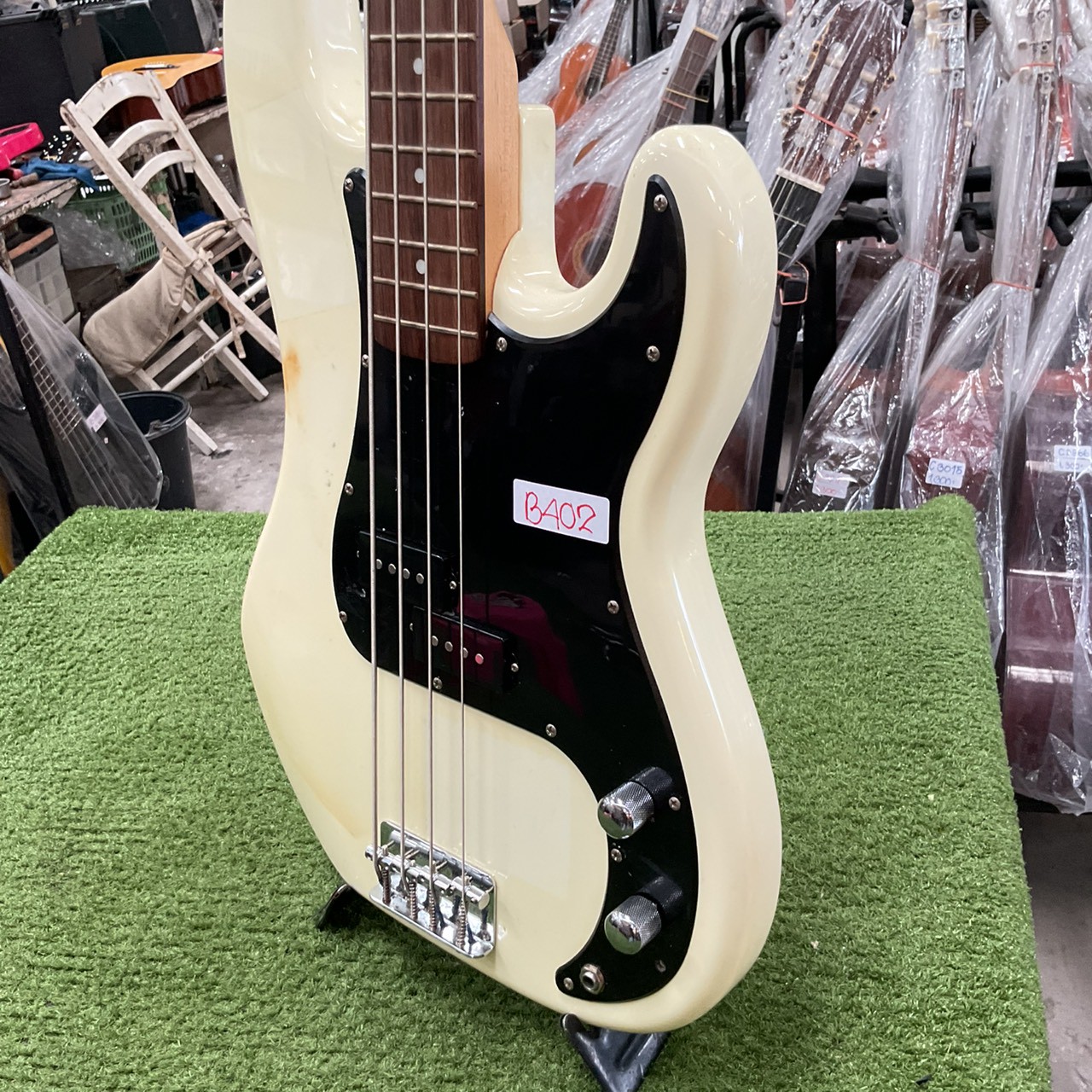 กีต้าร์เบส Legend