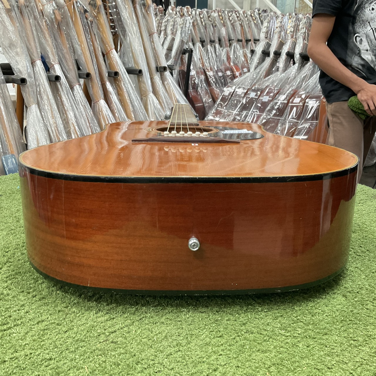 กีต้าร์โปร่ง Marchis : M130