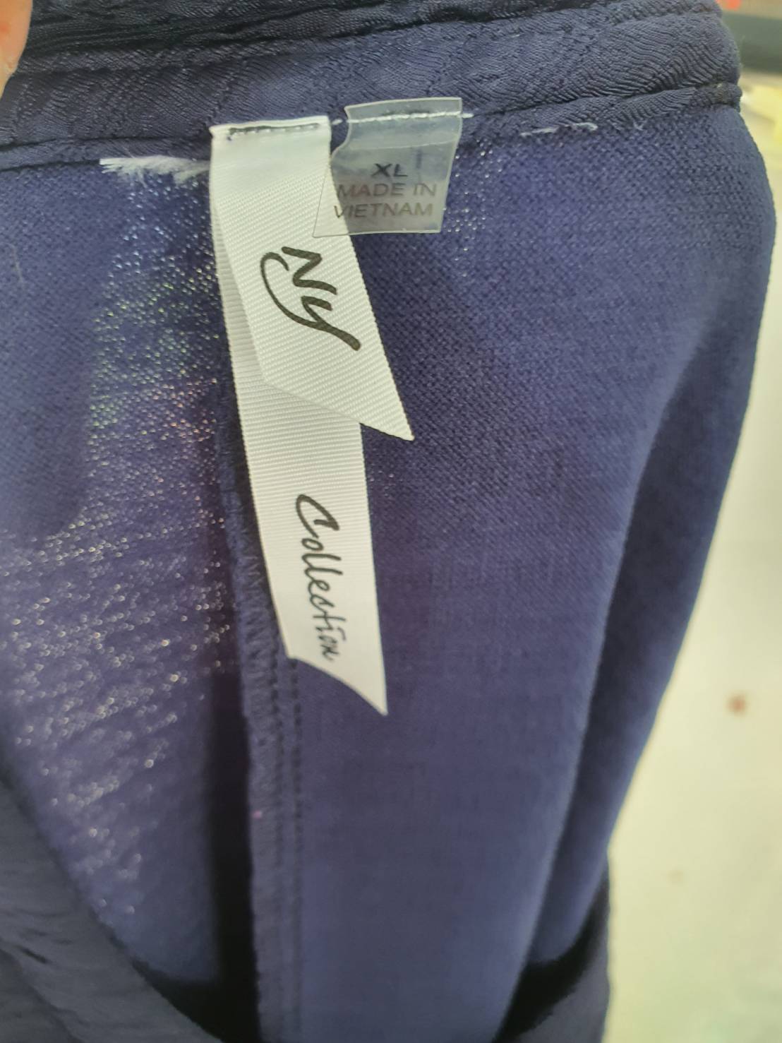 FF04062 เสื้อผ้ามือสอง สีกรม แบรนด์ COLLESTION อก 42-46 นิ้ว