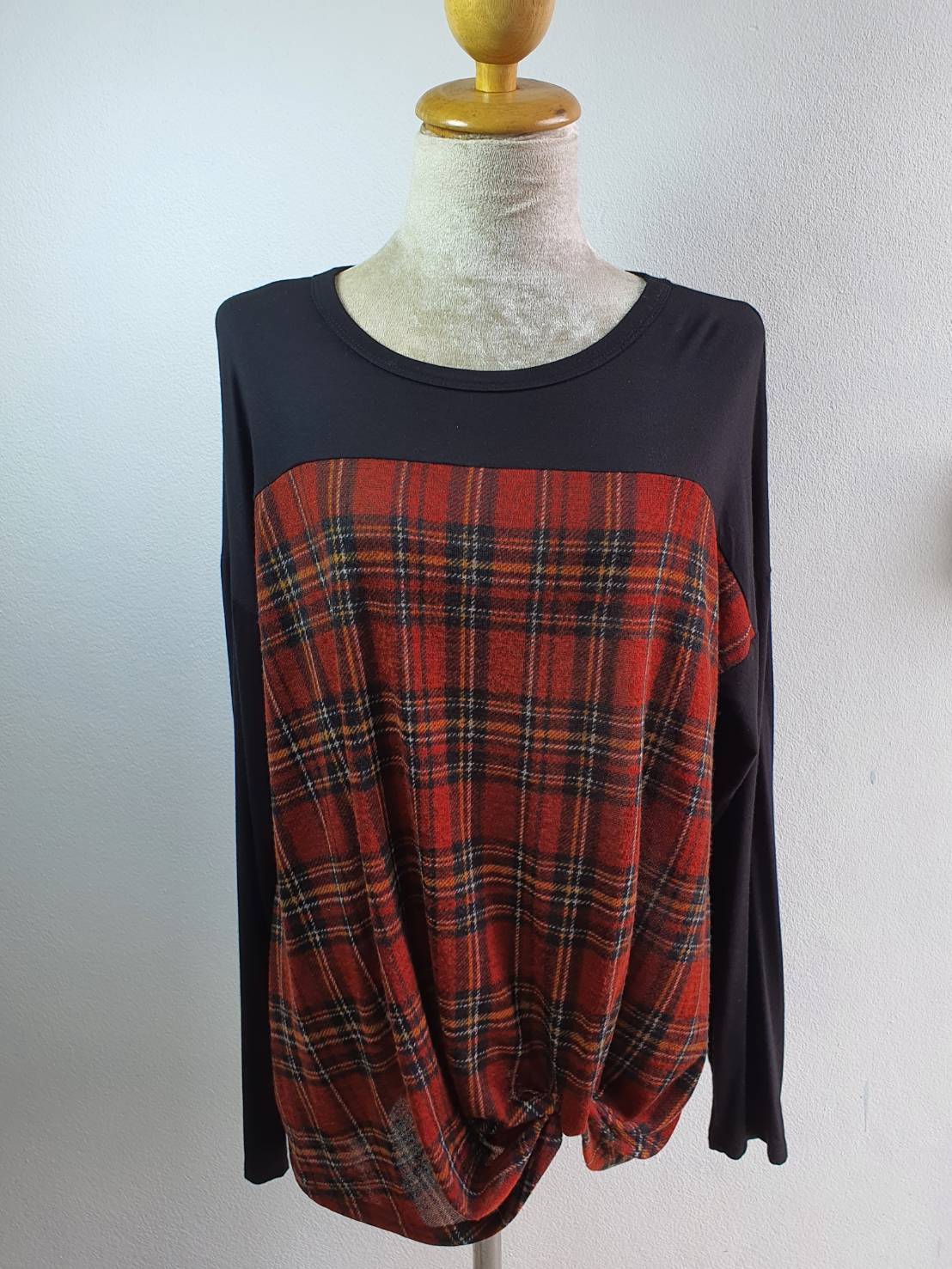 FF04144 เสื้อผ้ามือสอง แบรนด์ HOPELY อก 44-50 นิ้ว