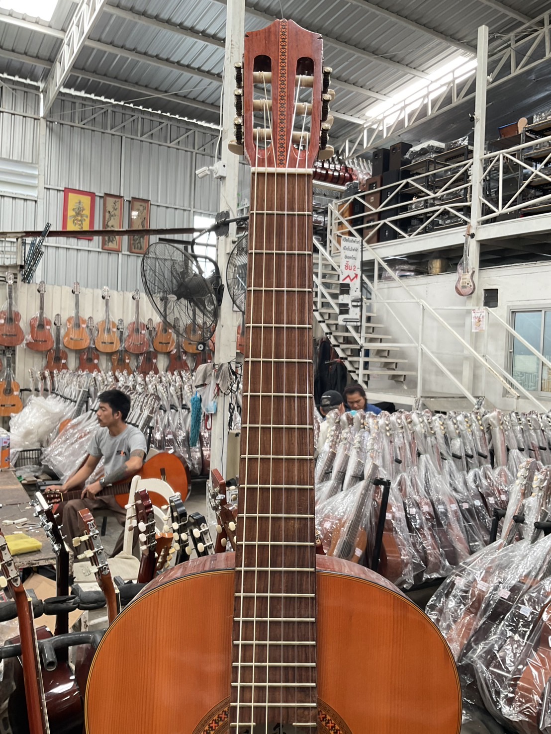 กีต้าร์คลาสสิค ยี่ห้อตามภาพ