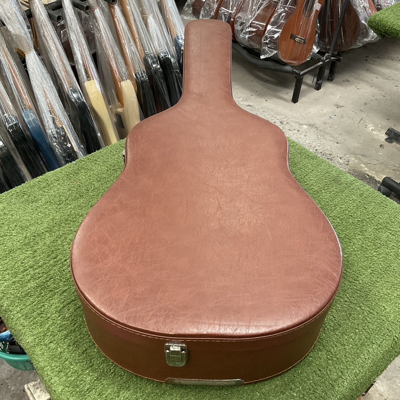 กล่องเคสกีต้าร์โปร่ง