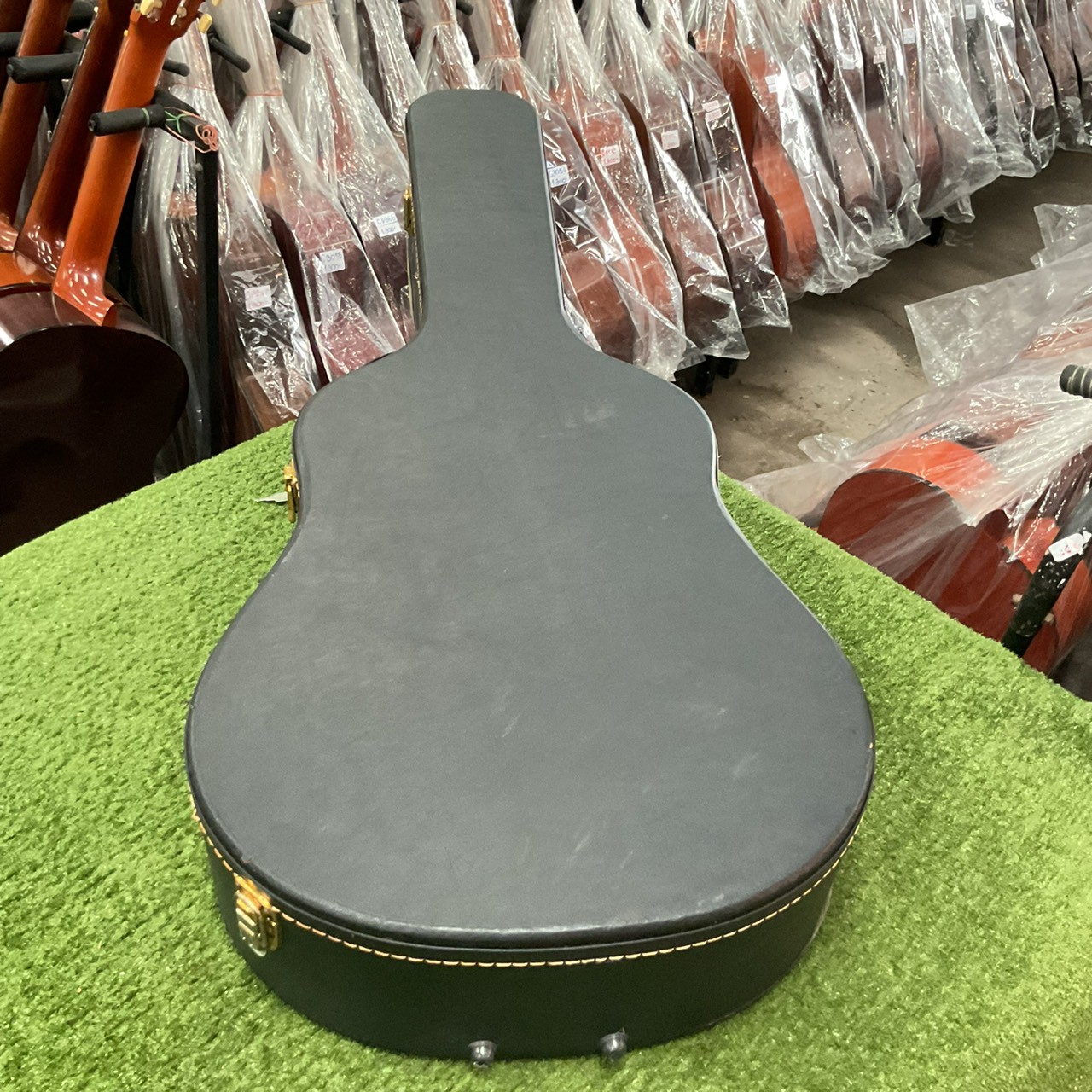 กล่องเคสกีต้าร์โปร่ง