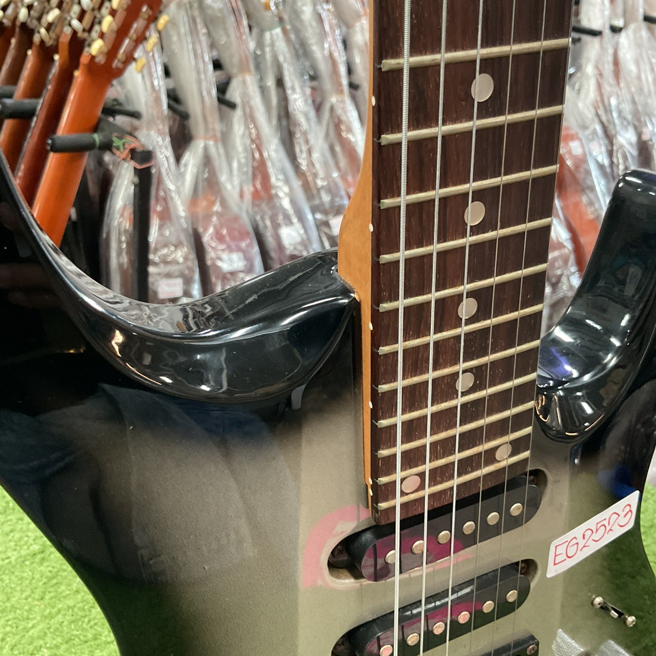 กีต้าร์ไฟฟ้า Aria Pro II : MA