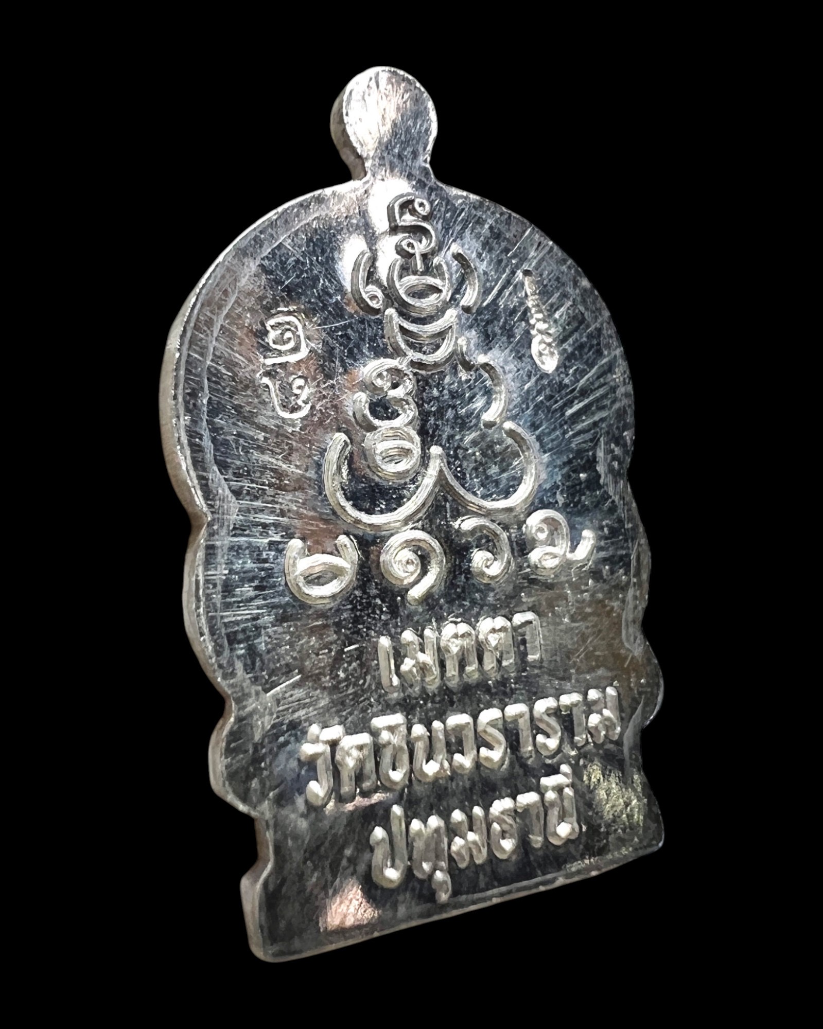 เหรียญพระพรหมนั่งพาน (รุ่น:มงคลชีวิต,เนื้อเงินลงยาลายธงชาติไทย) Phra Phrom Sitting On Pedestal Coin. (series:blessed life,silver material with enamel thai flag pattern) SKU-04012