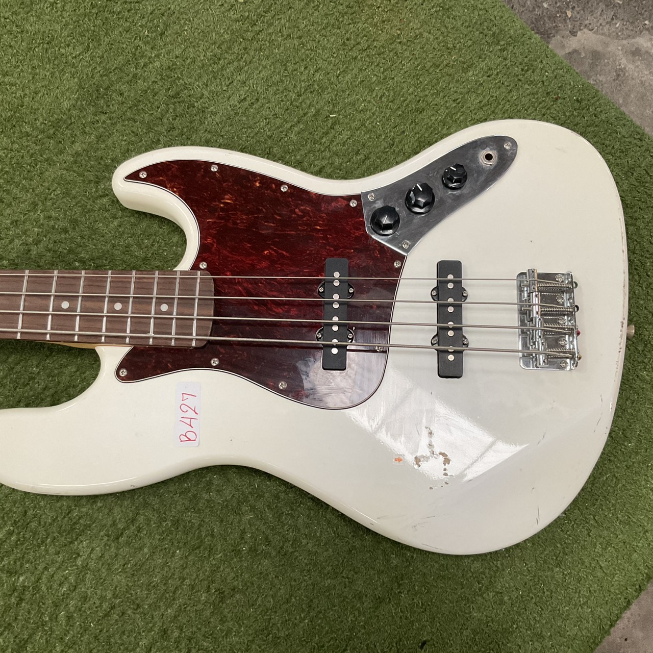 กีต้าร์เบส Mavis