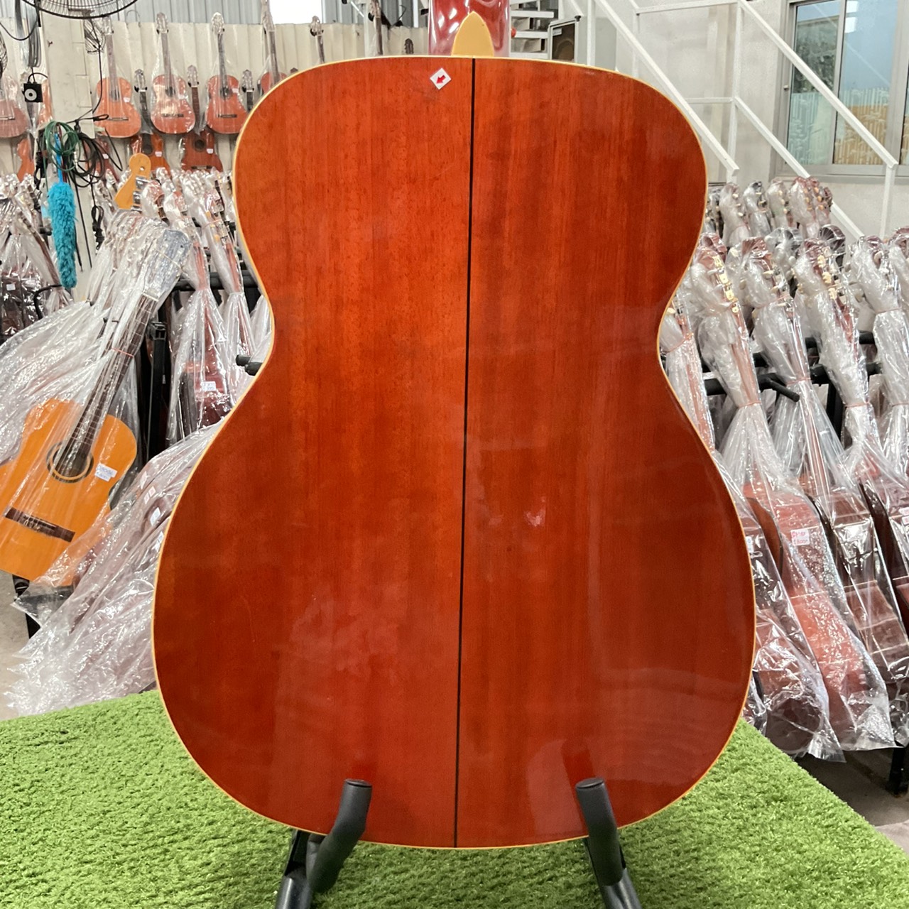 กีต้าร์โปร่ง Morris