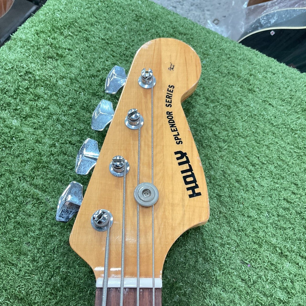 กีต้าร์เบส HOLLY : SPLENDOR