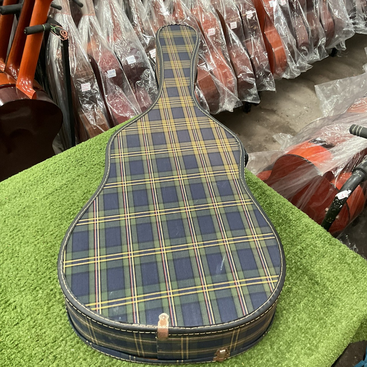 กล่องเคสกีต้าร์โปร่ง