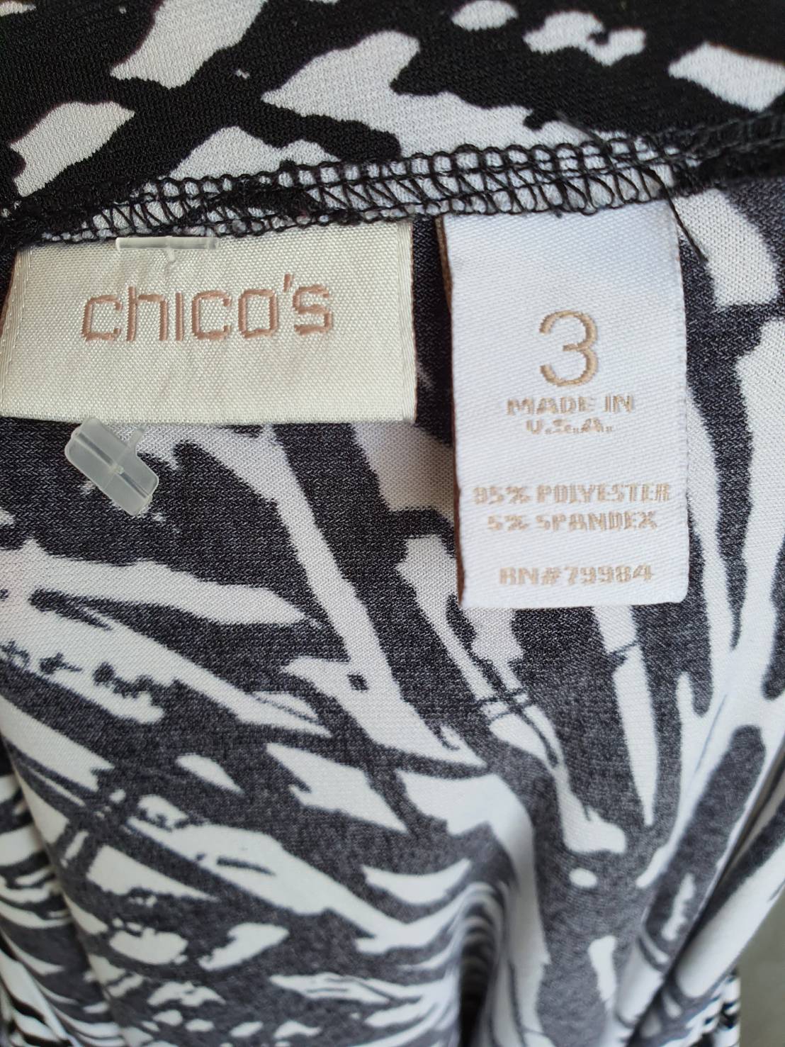 FF04376 เสื้อผ้ามือสอง ลายขาวดำ แบรนด์ Chico's อก 46-50 นิ้ว