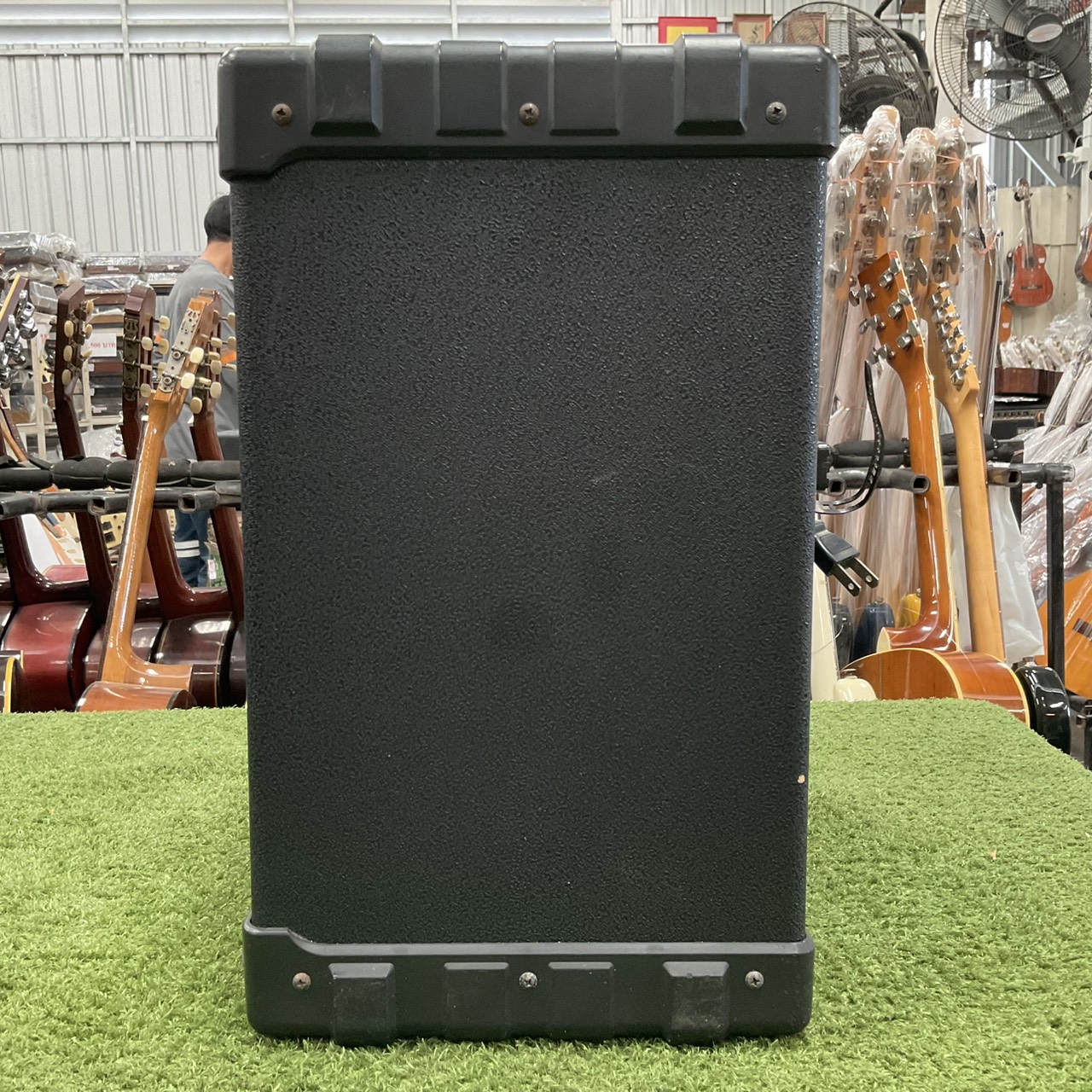 แอมป์กีต้าร์ Roland : CUBE-30J