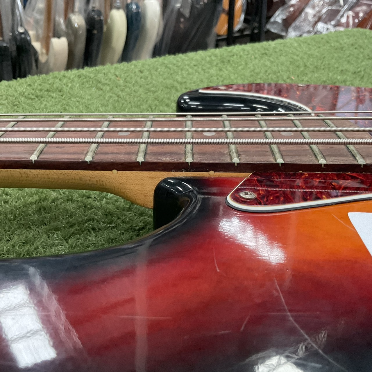 กีต้าร์เบส Mavis