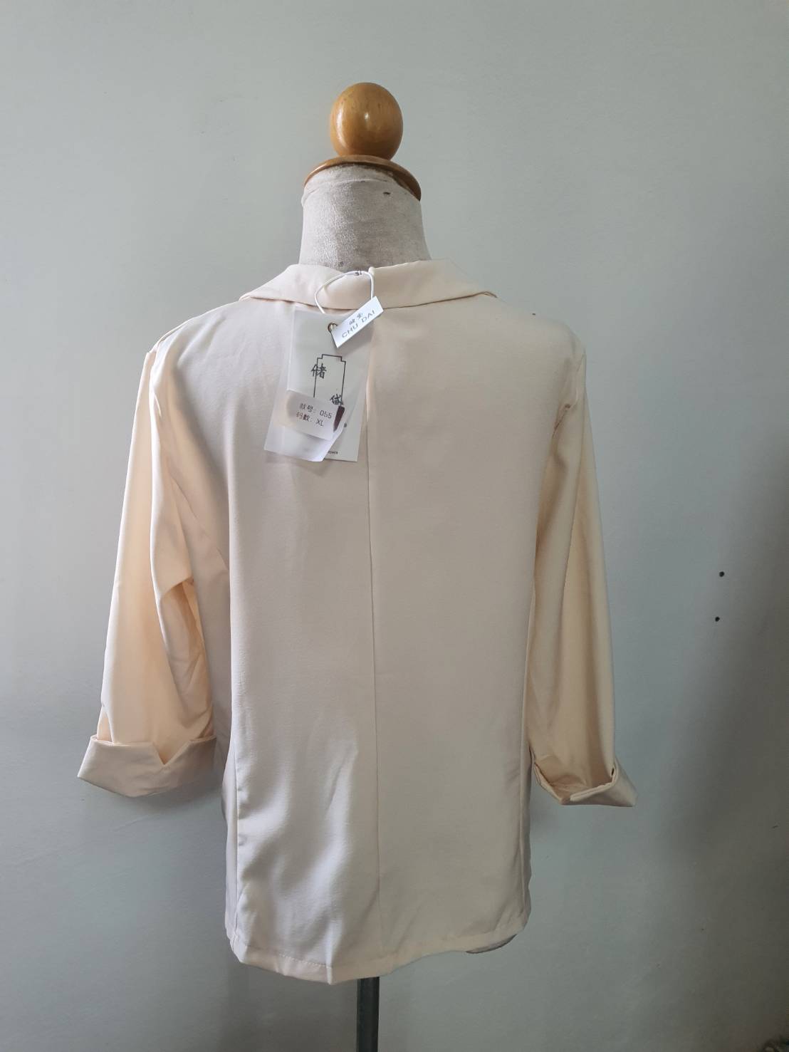 FF06302 เสื้อคลุม สีครีม ของใหม่ อก 40 นิ้ว