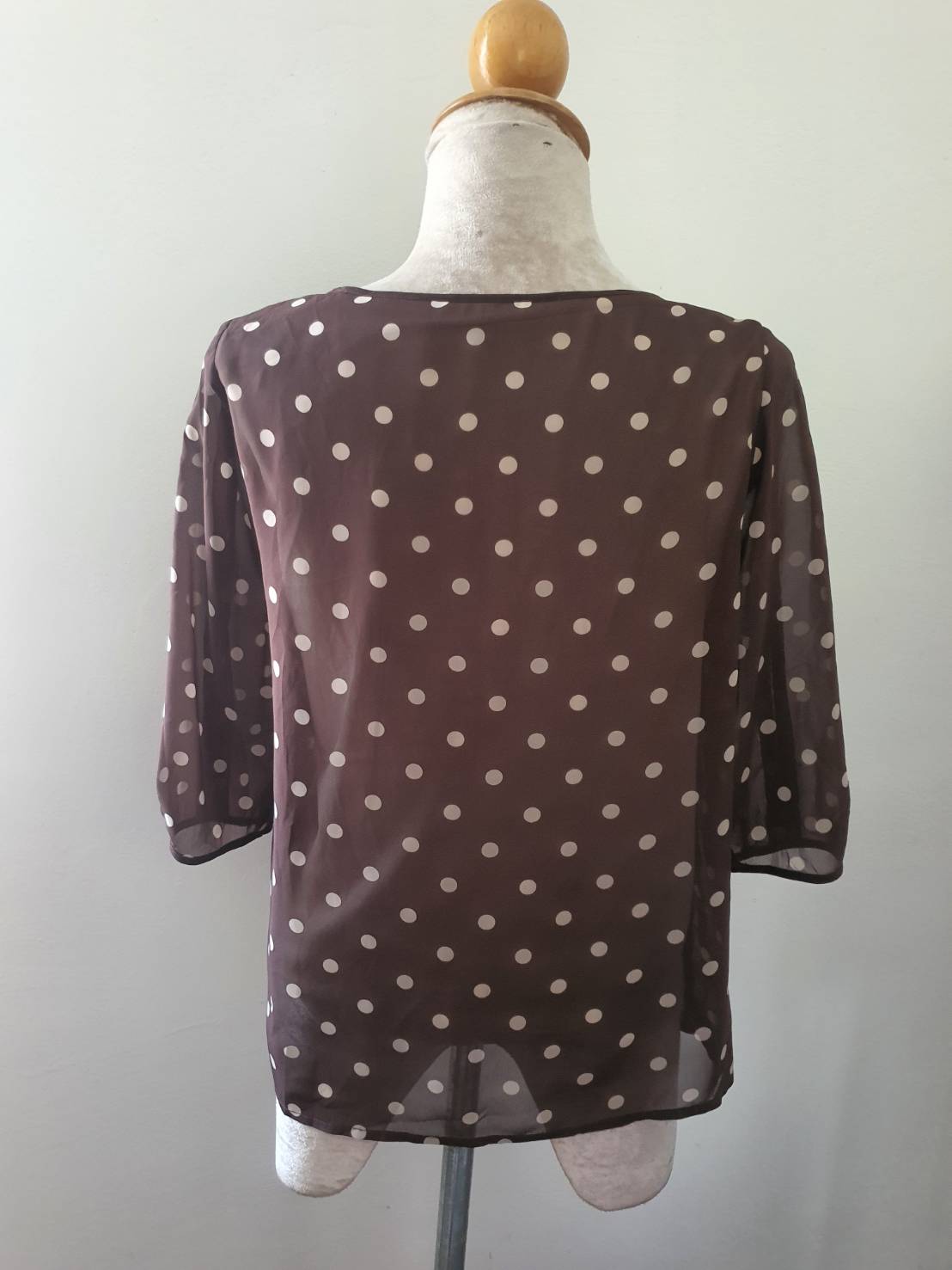 FF06165 เสื้อสีน้ำตาลลายจุดแบรนด์เนม l i g n e อก 34 นิ้ว