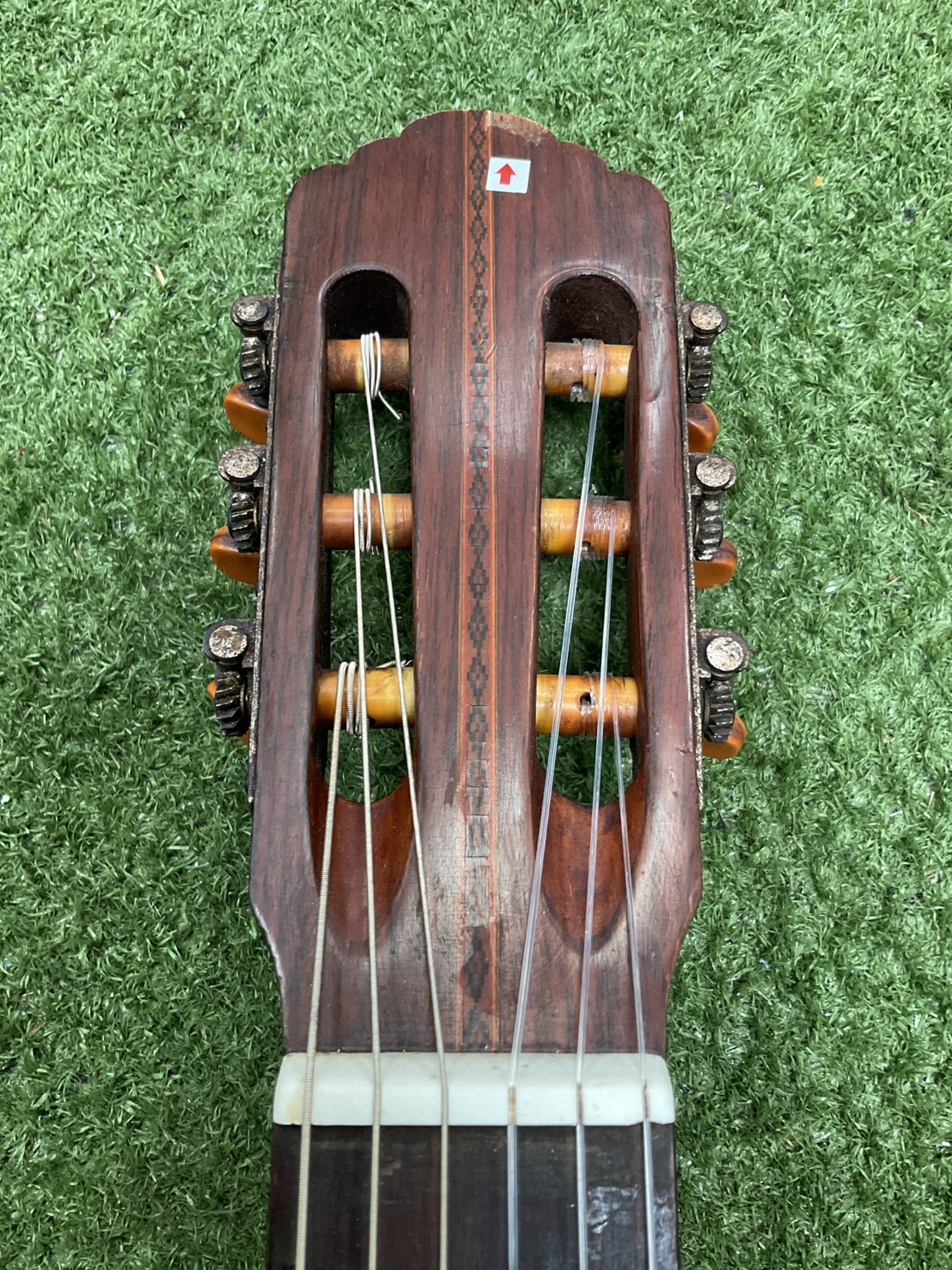 กีต้าร์คลาสสิค ยี่ห้อตามภาพ