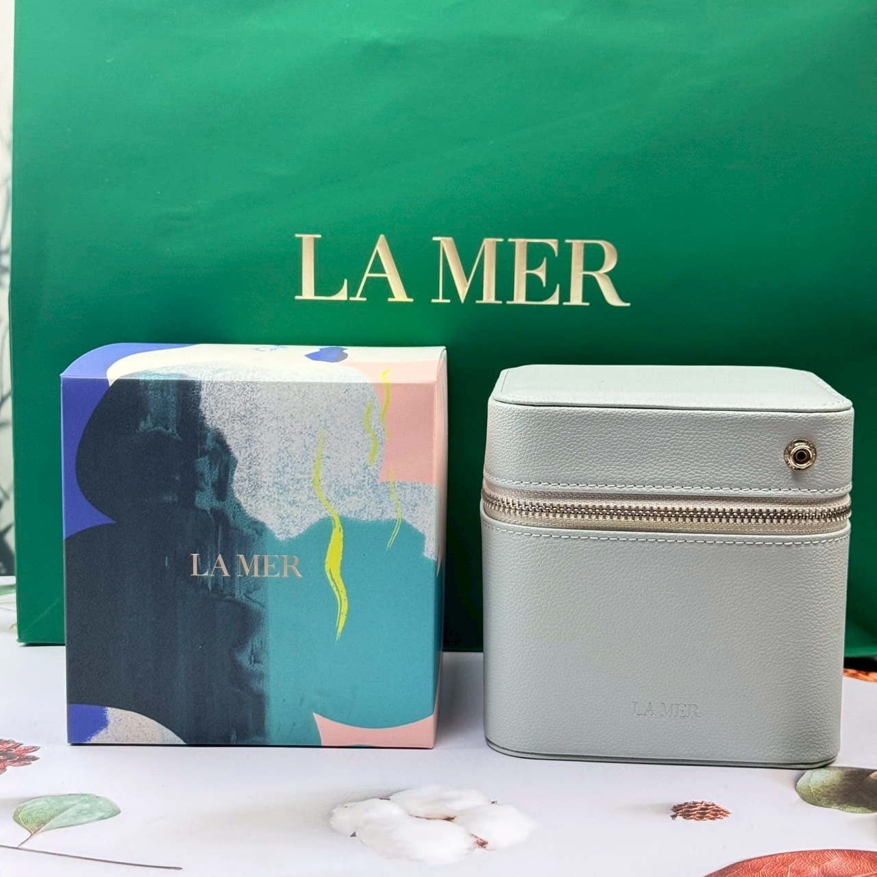 La mer Cosmetics Bag