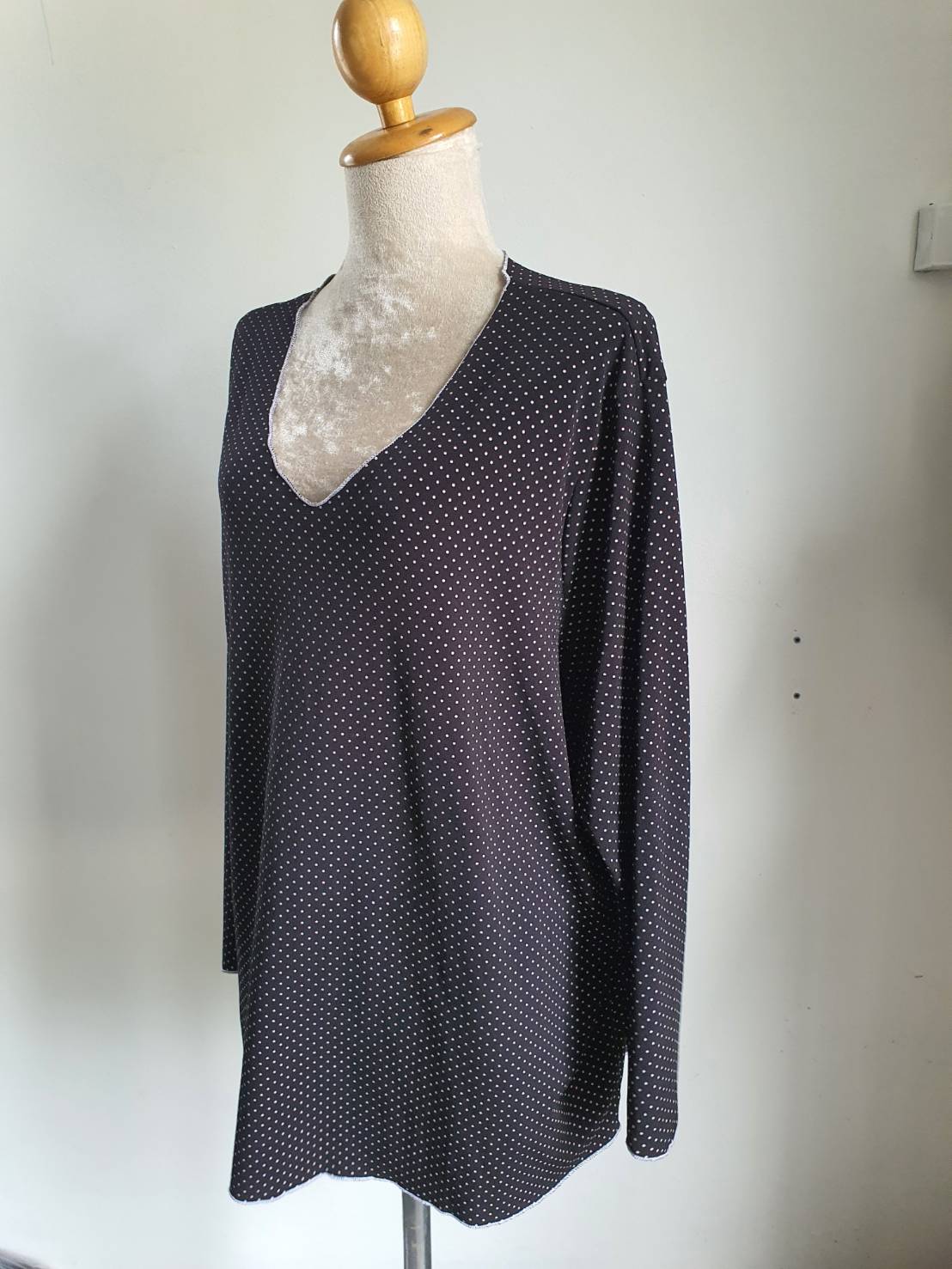 FF05343 เสื้อผ้ามือสอง สีดำลายจุด แบรนด์ SUSAN LAWRENCE อก 50-56 นิ้ว