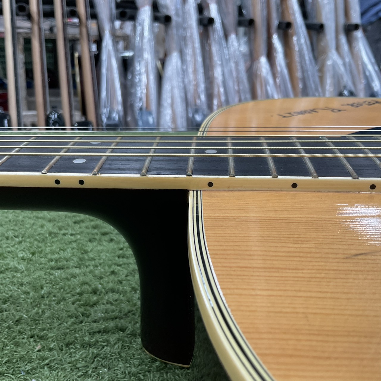 กีต้าร์โปร่งไฟฟ้า YAMAHA : FG-201B