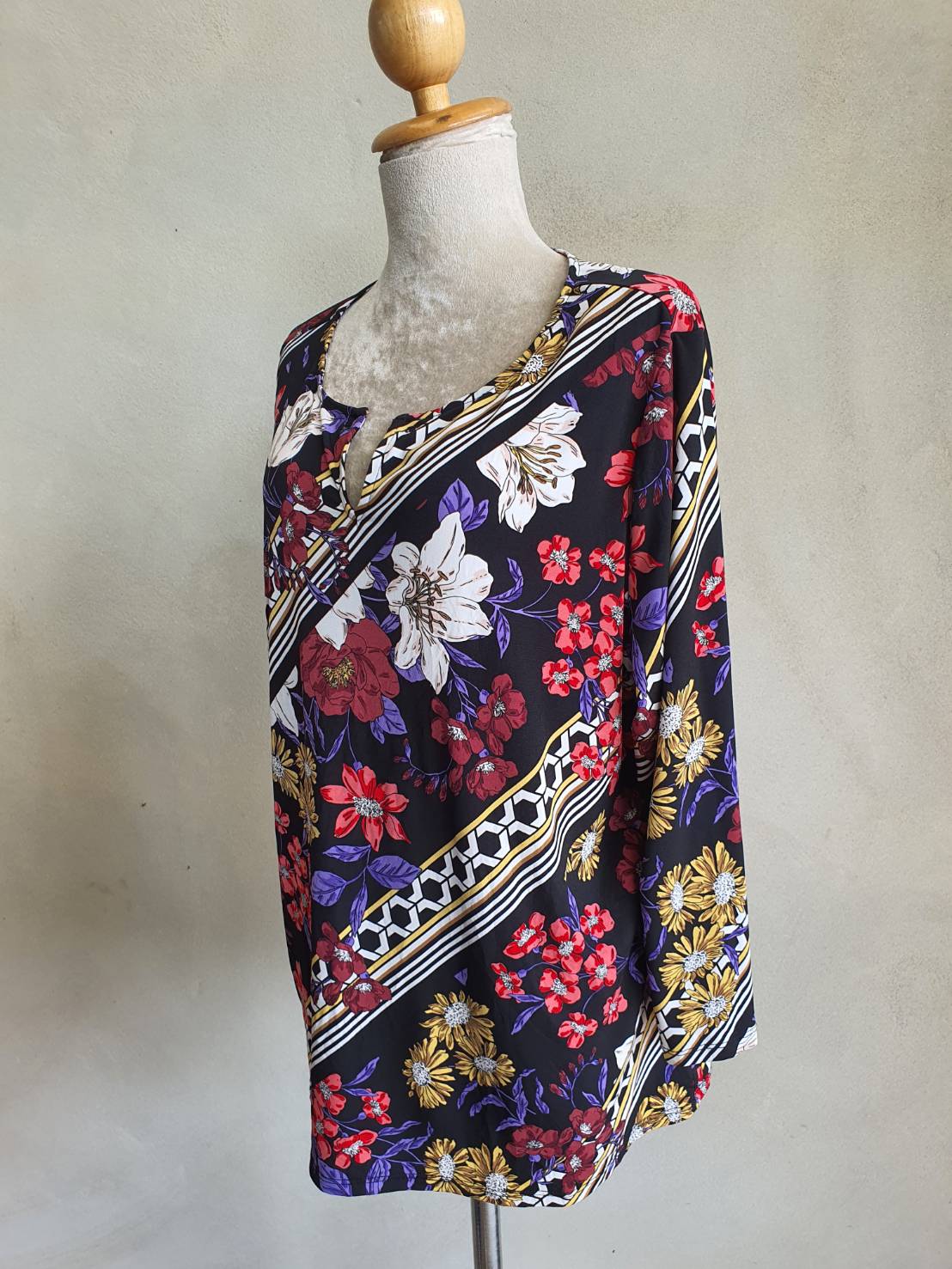 FF05029 เสื้อผ้ามือสอง สาวอวบ พลัสไซส์ สีดำลายดอกไม้ แบรนด์ LIZ CLAIBORNE อก 44-48นิ้ว
