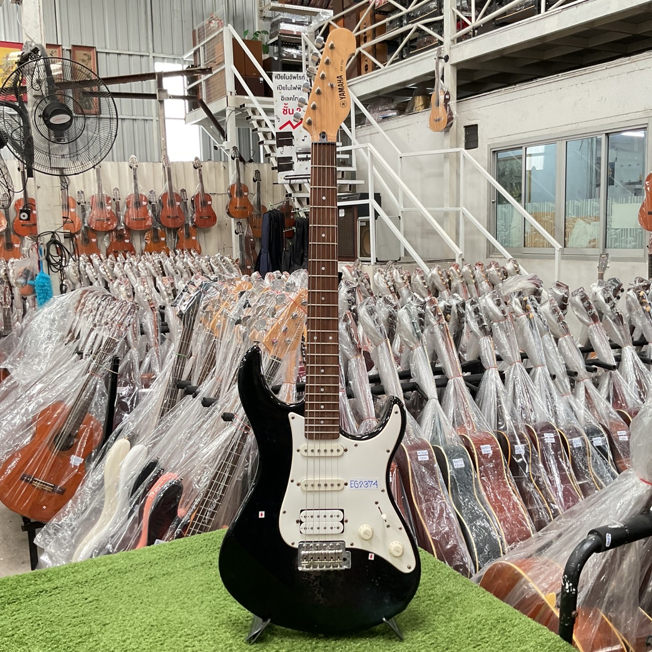 กีต้าร์ไฟฟ้า YAMAHA :EG-112