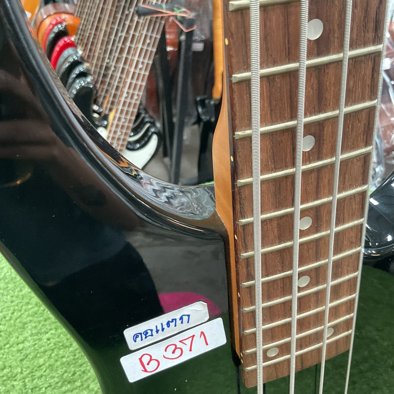 กีต้าร์เบส BUSKER'S