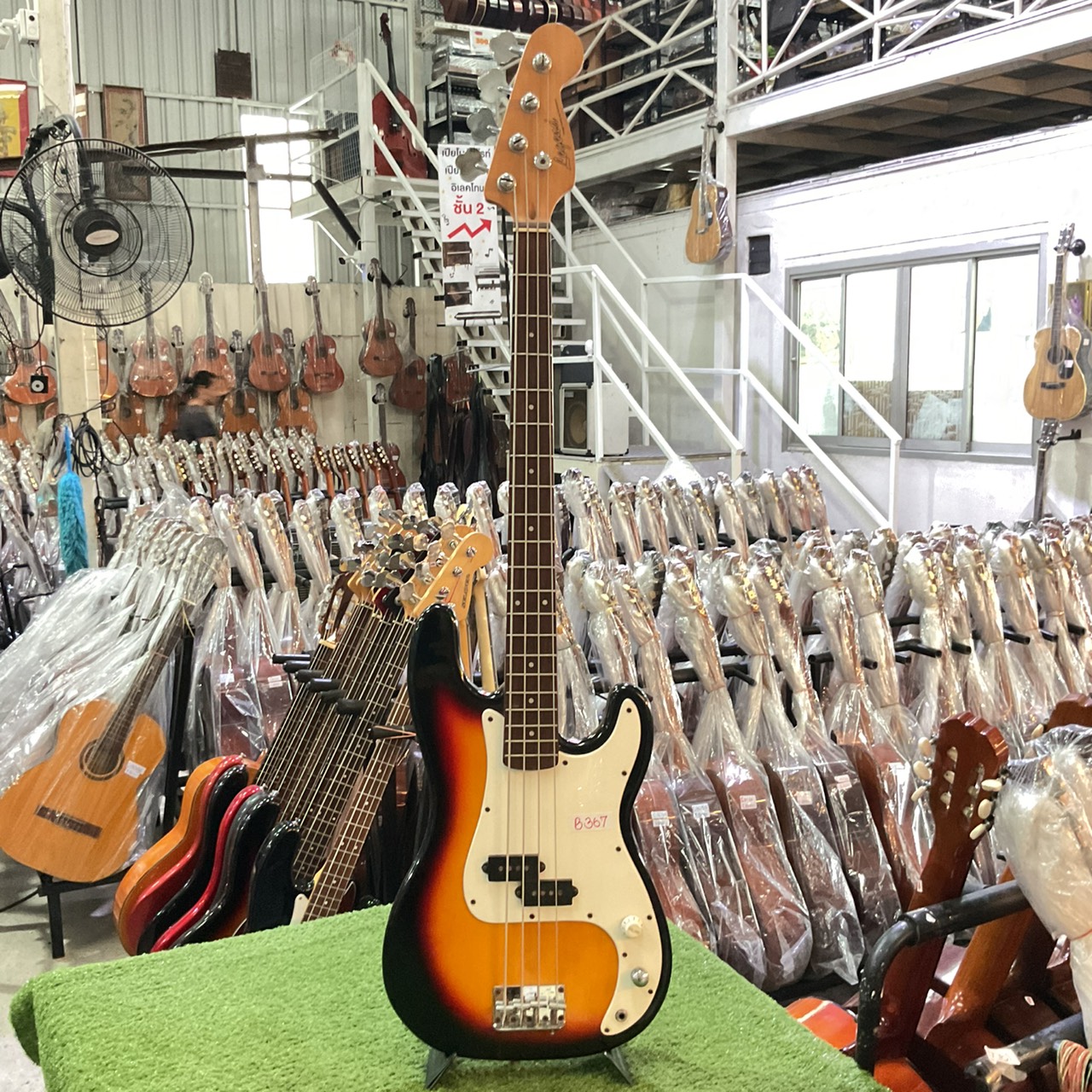 กีต้าร์เบส Legend