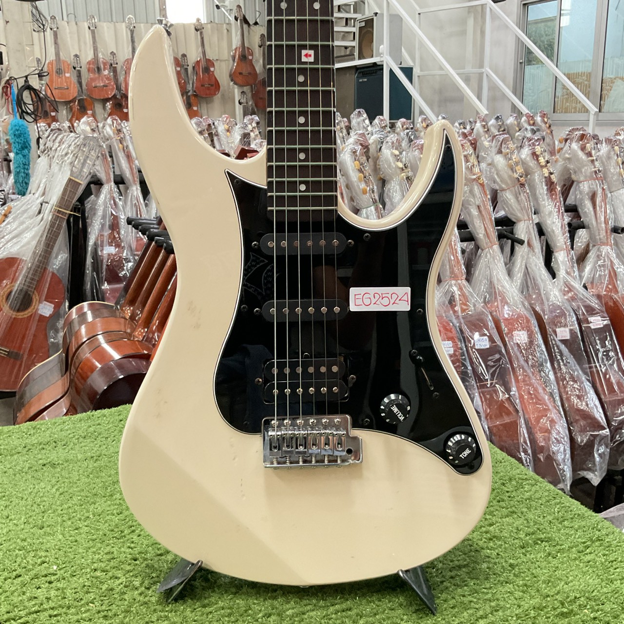 กีต้าร์ไฟฟ้า YAMAHA : YGX 112P