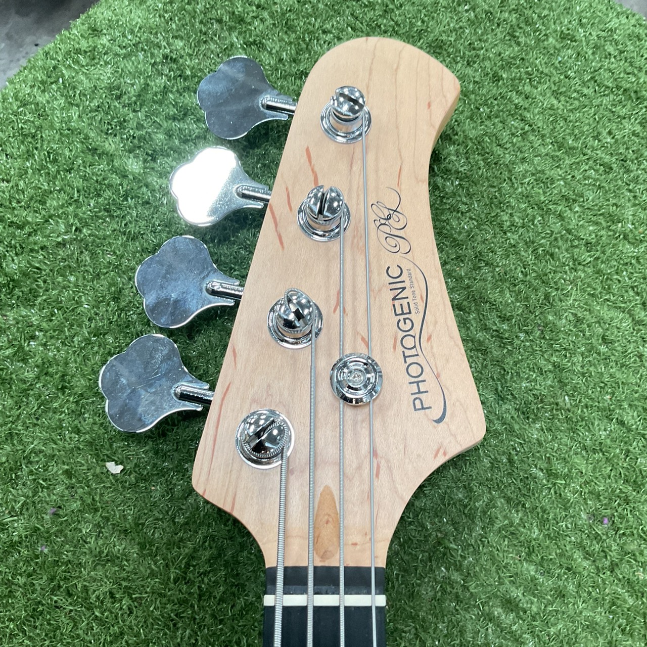 กีต้าร์เบส PHOTOGENIC