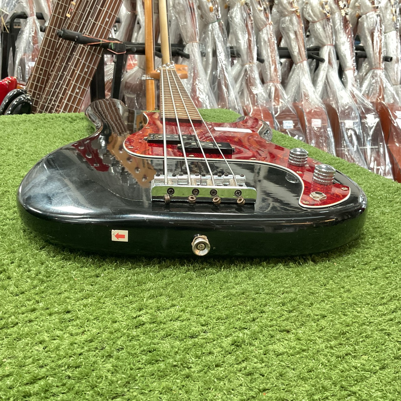 กีต้าร์เบส Maison