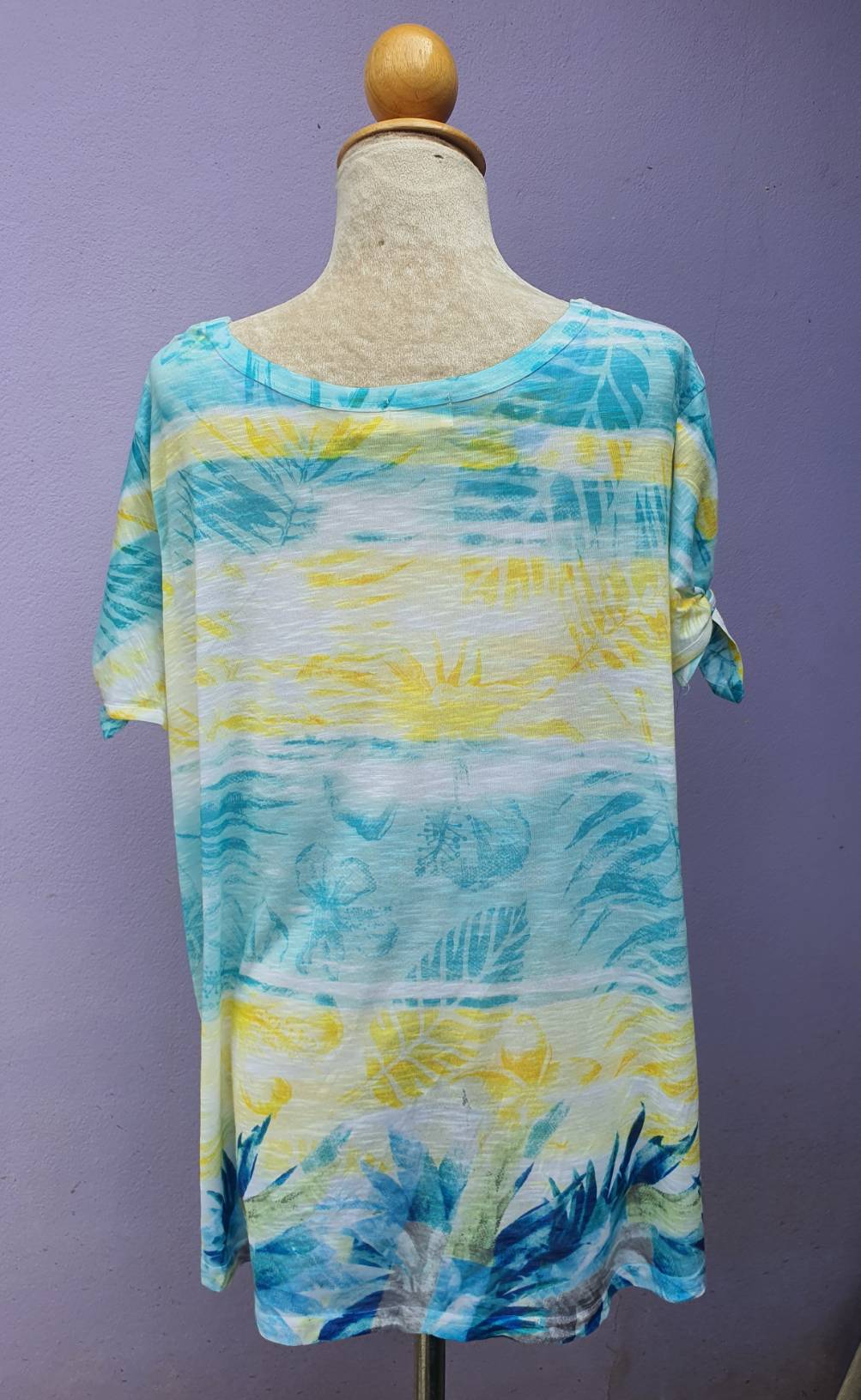 FF03649 เสื้อผ้ามือสอง สีฟ้าเหลือง แบรนด์ TIME AND TRU อก 50-52