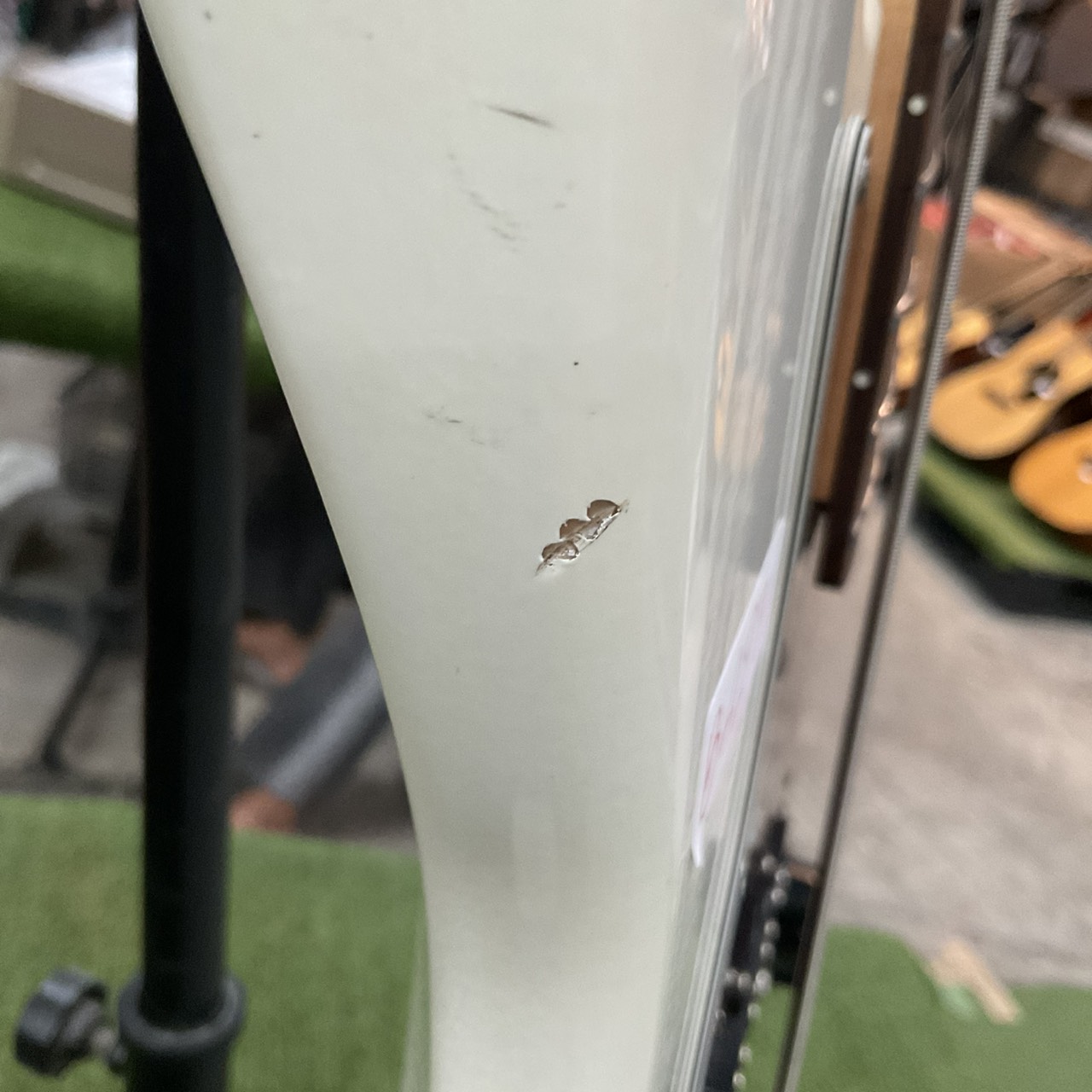 กีต้าร์เบส Mavis